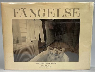 Fängelse. Med text av Leif G W Persson. [Utg.…