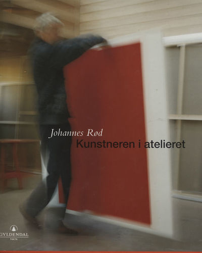 Kunstneren i atelieret. Fotografier: Per Olav…