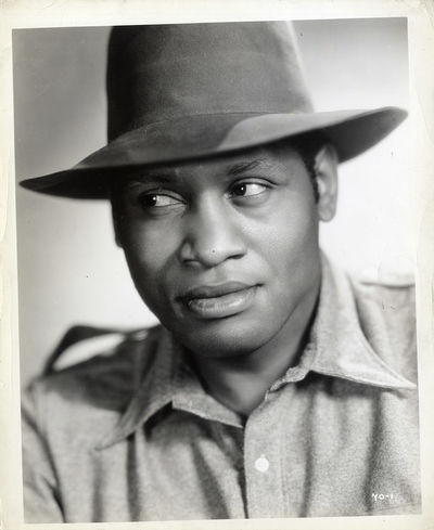 PAUL ROBESON (ca. 1935) UK portrait by Otto Dyar