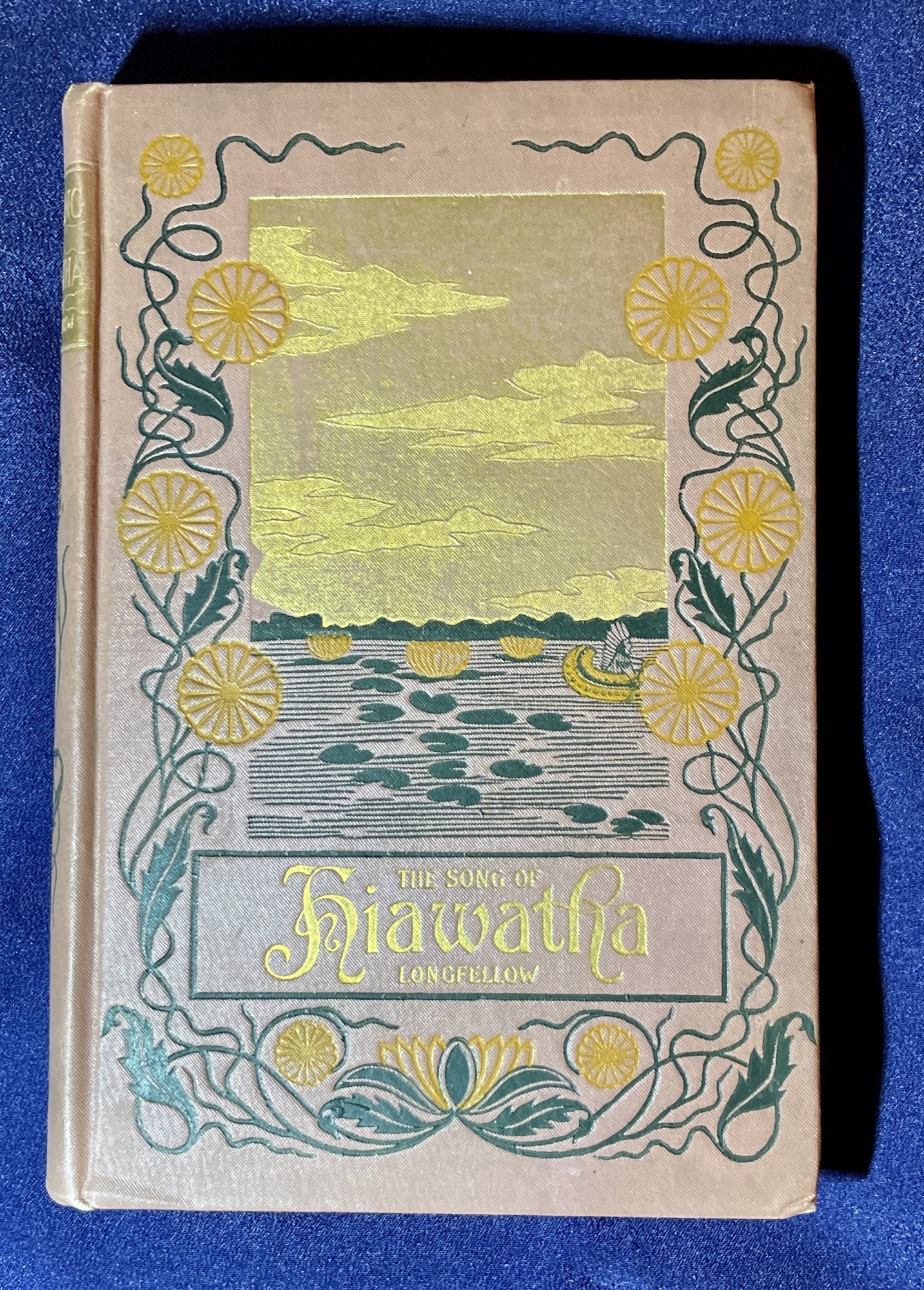 THE SONG OF HIAWATHA; By Henry Wadsworth Longfellow / Minnehaha Edition