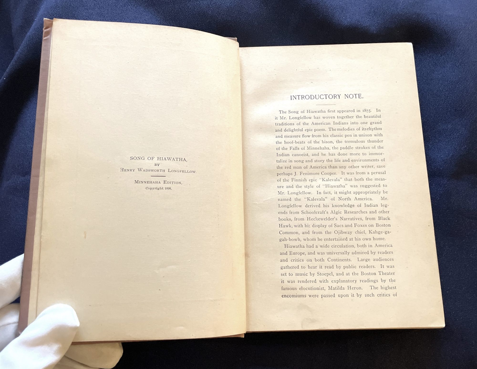 THE SONG OF HIAWATHA; By Henry Wadsworth Longfellow / Minnehaha Edition