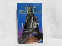 cover of A Hat Full of Sky: The Continuing Adventures of Tiffany Aching and the Wee Free Men