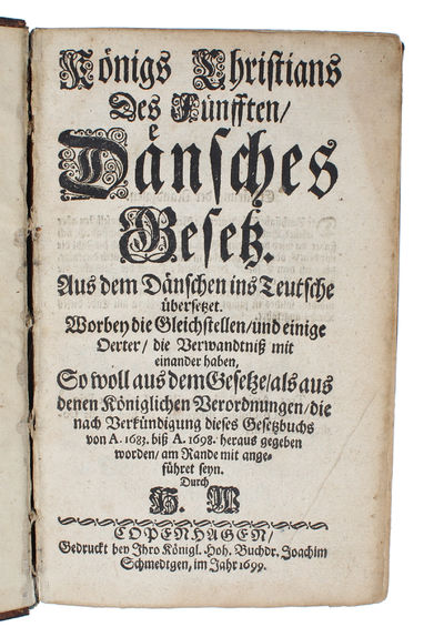 Königs Christians des Fünfften Dänisches Gesetz. Aus dem Dänischen ins Teutsche übersetzet. Worbey die Gleichstellen, und einige Oerter, die verwandtniss mit einander haben, so woll aus dem Gesetze, als aus nach Verkündigung dieses Gesetzbuchs von A. ... (photo 2)