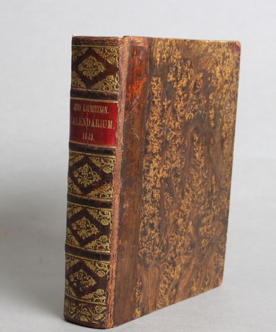 Diarium sive Calenarium ecclesiasticum, politicum et oeconomicum perpetuum. Det er: En evigvarende Kircke, Politisk oc Huuszholdnings Calender, udi trende parter affdeelet. Stilet oc sammenskrevet ved Jens Laurizsøn Wolff, Boghandler i Kjøbenhavn. 1-3 part. (photo 2)