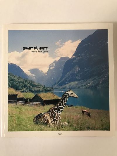 Svart på hvitt. Redaktør: Hadia Tajik.