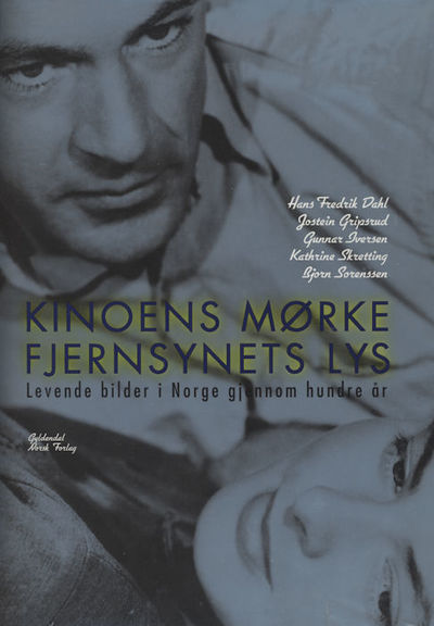 Kinoens mørke lys. Fjernsynets lys. Levende…