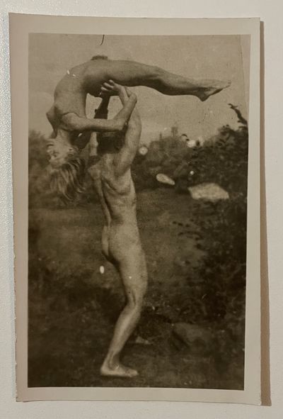 Fotografi föreställande man och kvinna utförande…