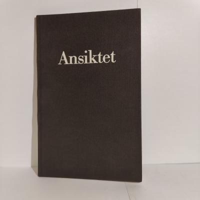 Ansiktet.