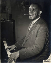 (Jazz) WILLIE "THE LION" SMITH [ca. 1945] Portrait by Bill Gottlieb