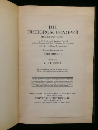 Die Dreigroschenoper. (The Beggar's Opera). Ein Stück mit Musik in einem Vorspiel und acht Bildern nach dem Englischen des John Gay. Übersetzt von Elisabeth Hauptmann. Deutsche Bearbeitung von Bert Brecht. Musik von Kurt Weill