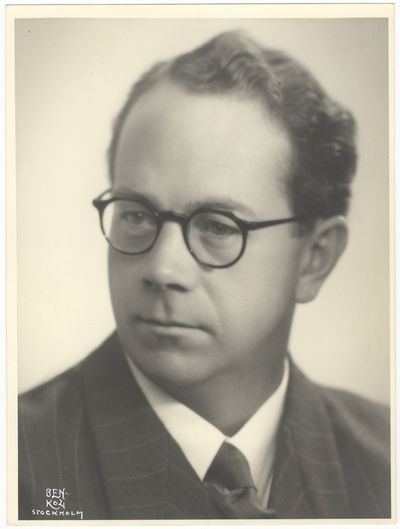 Attractive original photograph of the Swedish bass-baritone