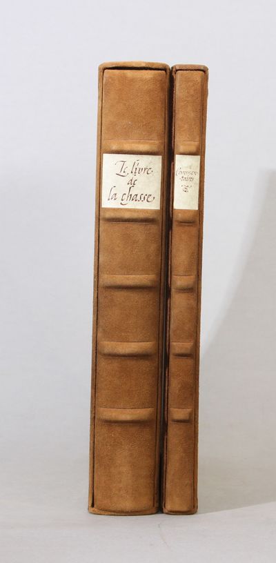 Le Livre de la Chasse. Manuscrit Francais 616 de la Bibliothèque Nationale, Paris. Introduction et commentaires Marcel Thomas, Francois Avril, Duc de Brissac. Traduction en Francais moderne Robert et André Bossuat. 2 volumes. (photo 2)