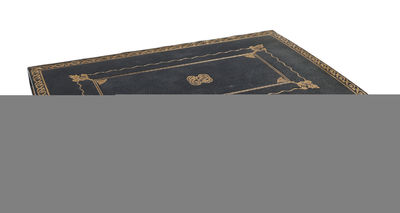 Pragtfuld helbind af mørkeblåt chagrin fra omkr. 1930, Ryggen opdelt i 6 felter af 5 ophøjede bind med rig forgyldning. Rygfelterne med forgyldte blomsterstempler, de ophøjede bind forgyldte. Permer med bred forgyldt randbordyre indenfor hvilken snoet... (photo 2)