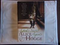 God&#039;s Secret Agents: Queen Elizabeth&#039;s Forbidden Priests and the Hatching of the Gunpowder Plot by Alice Hogge - 2005