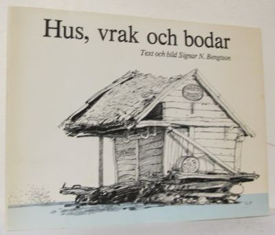 Hus, vrak och bodar.