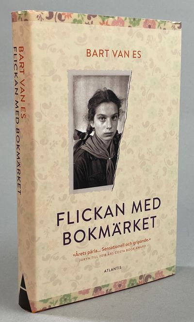 Flickan med bokmärket. Översättning Sofia Nordin…