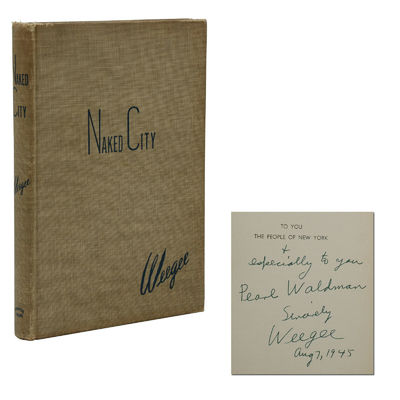 BIBLIO | Naked City de Weegee [Fellig, Aurthur] | | 1945 | Essential