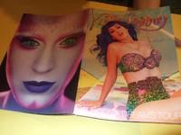 Katie Perry: California Dreams Tour Programme Guide ( Program / Concert Tour Book / Stickers (including mask) and Postcards are all intact )