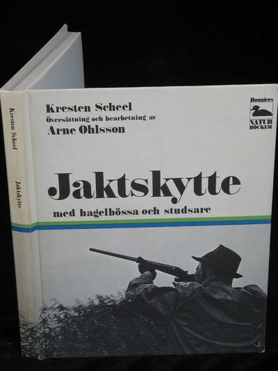JAKTSKYTTE MED HAGELBÖSSA OCH STUDSARE.