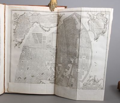 Den danske Vitruvius. Indeholder Grundtegninger, Opstalter og Gjennemsnitter af de merkværdigste Bygninger i Kongeriget Dannemark, samt de Kongelige Tydske Provintzer, tilligemed en kort beskrivelse over hver Bygning i sær. Two volumes (Text - Plates). (photo 4)