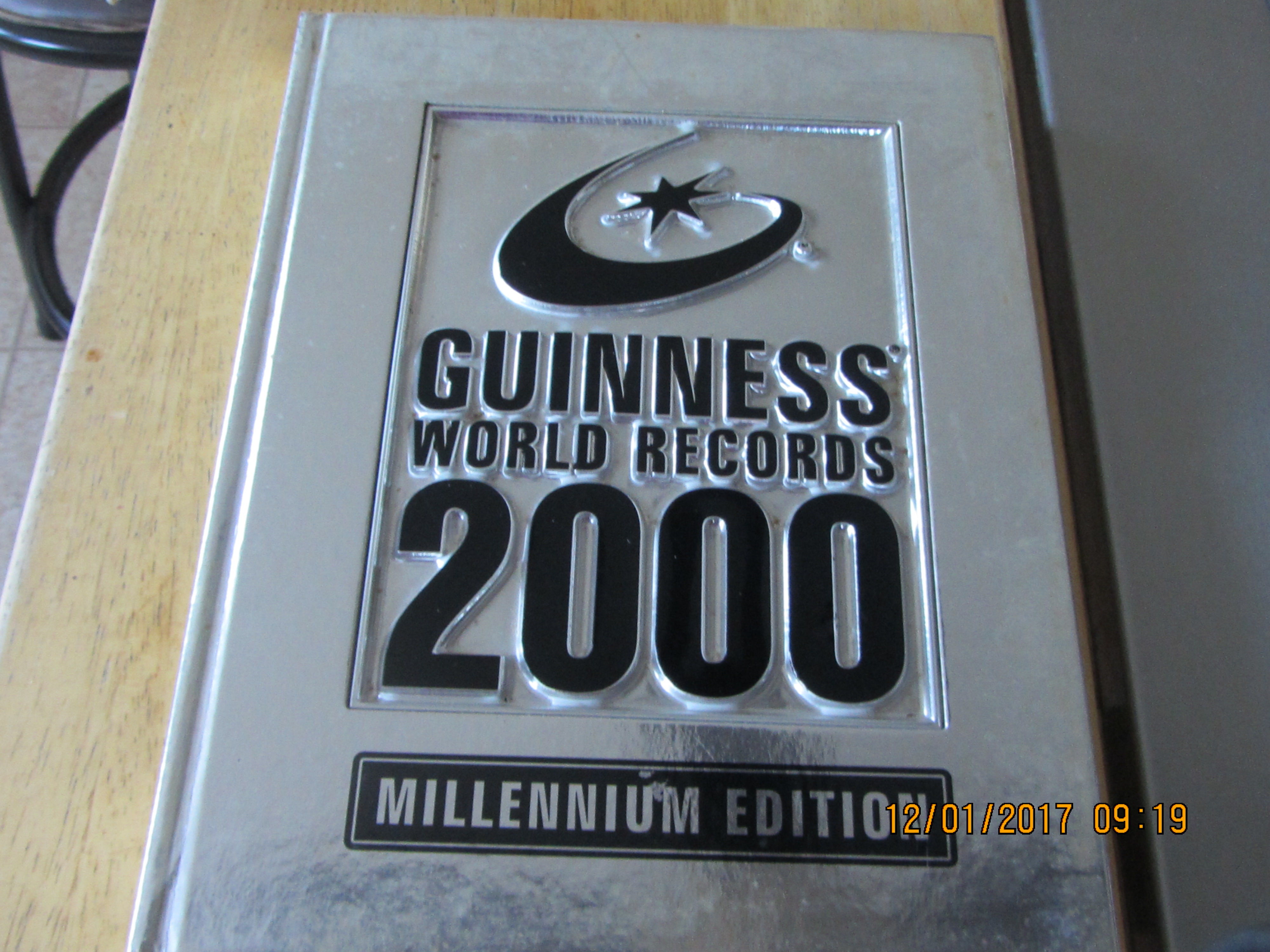 GUINNESS' WORLD RECORD'S 2000 by GUINNESS WORLD RECORD Hardcover MILLENNIUM EDITION 1999 GUINNESS' WORLD RECORD'S 2000 by GUINNESS WORLD RECORD Hardcover MILLENNIUM EDITION 1999