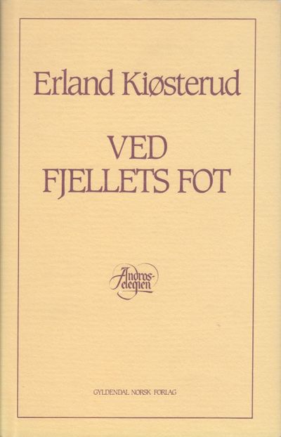 Ved fjellets fot.