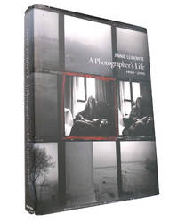 A PHOTOGRAPHER&#039;S LIFE 1990-2005 by Annie Leibovitz - 2006