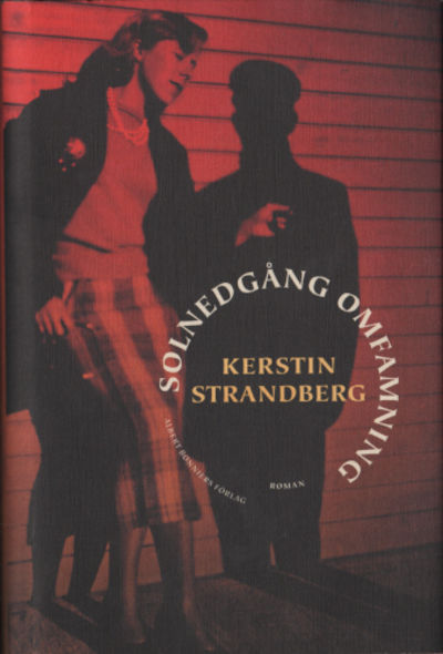 SOLNEDGÅNG OMFAMNING.