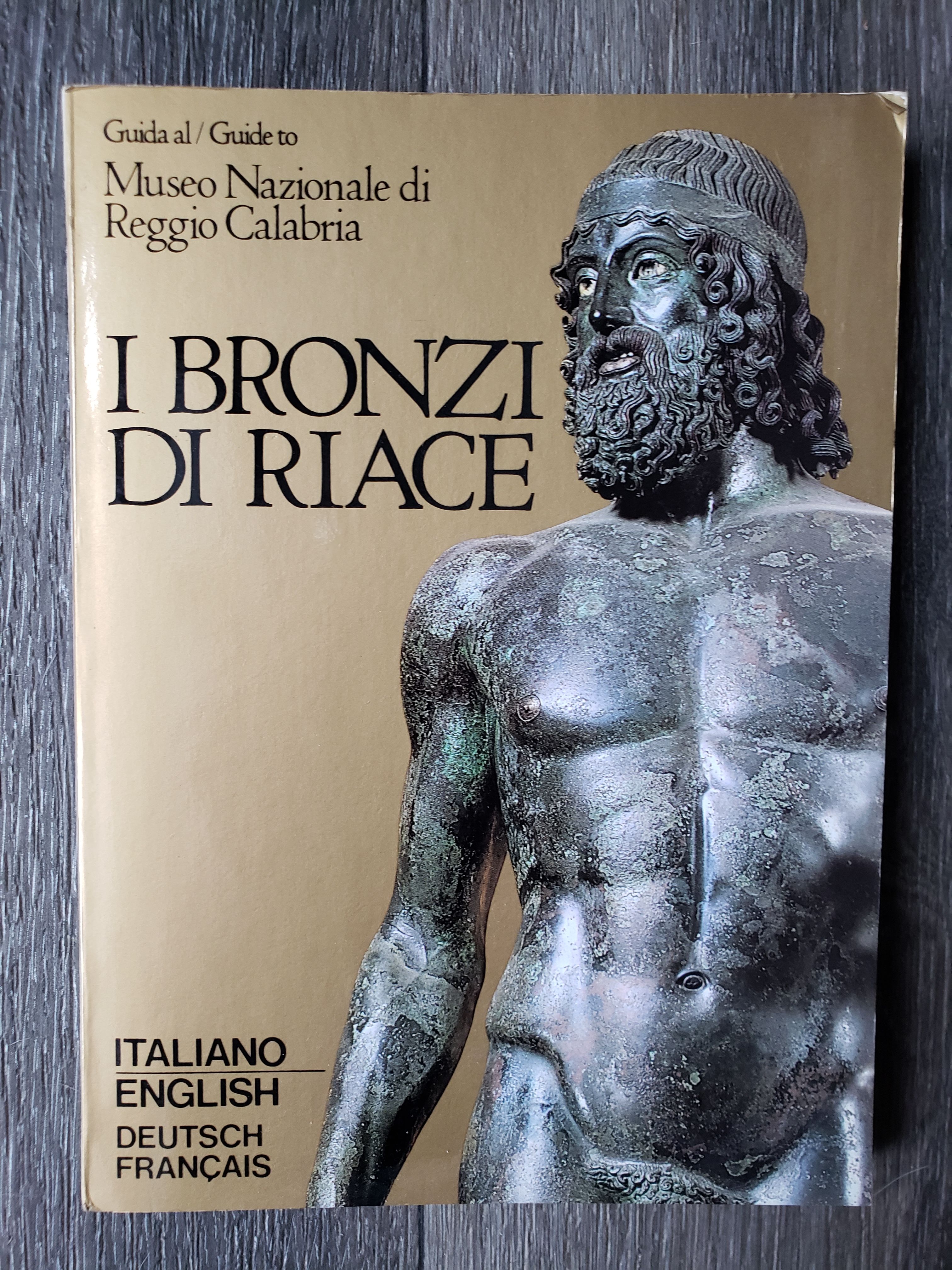 I Bronzi di Riace: Guide to Museo Nazionale di Reggio Calabria Paperback |  1982 | Scala | Biblio, image size:3024x4032