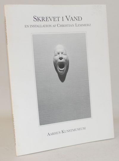 Skrevet i vand - en installation af Christian…