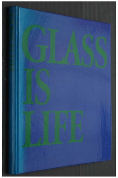 Glas er liv ('Glass is Life').