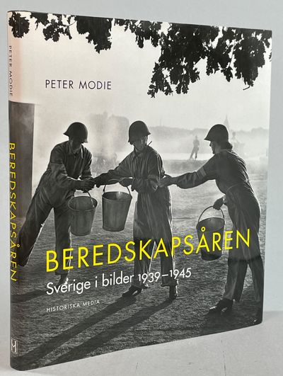 Beredskapsåren. Sverige i bilder 1939-1945. [Utg.…