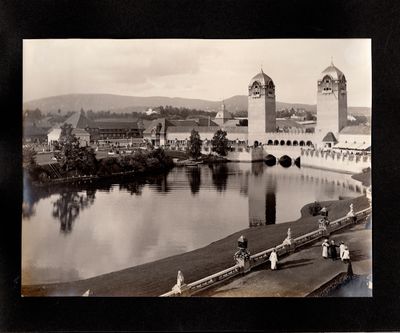 Fotoalbum med 25 originalfotografier fra den store Jubileumsutstillingen på Frogner i 1914. Fotografiene måler 16,5 x 23 cm. (photo 2)