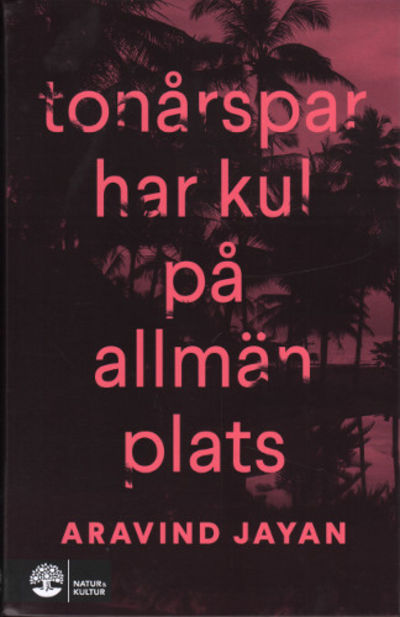TONÅRSPAR HAR KUL PÅ ALLMÄN PLATS.