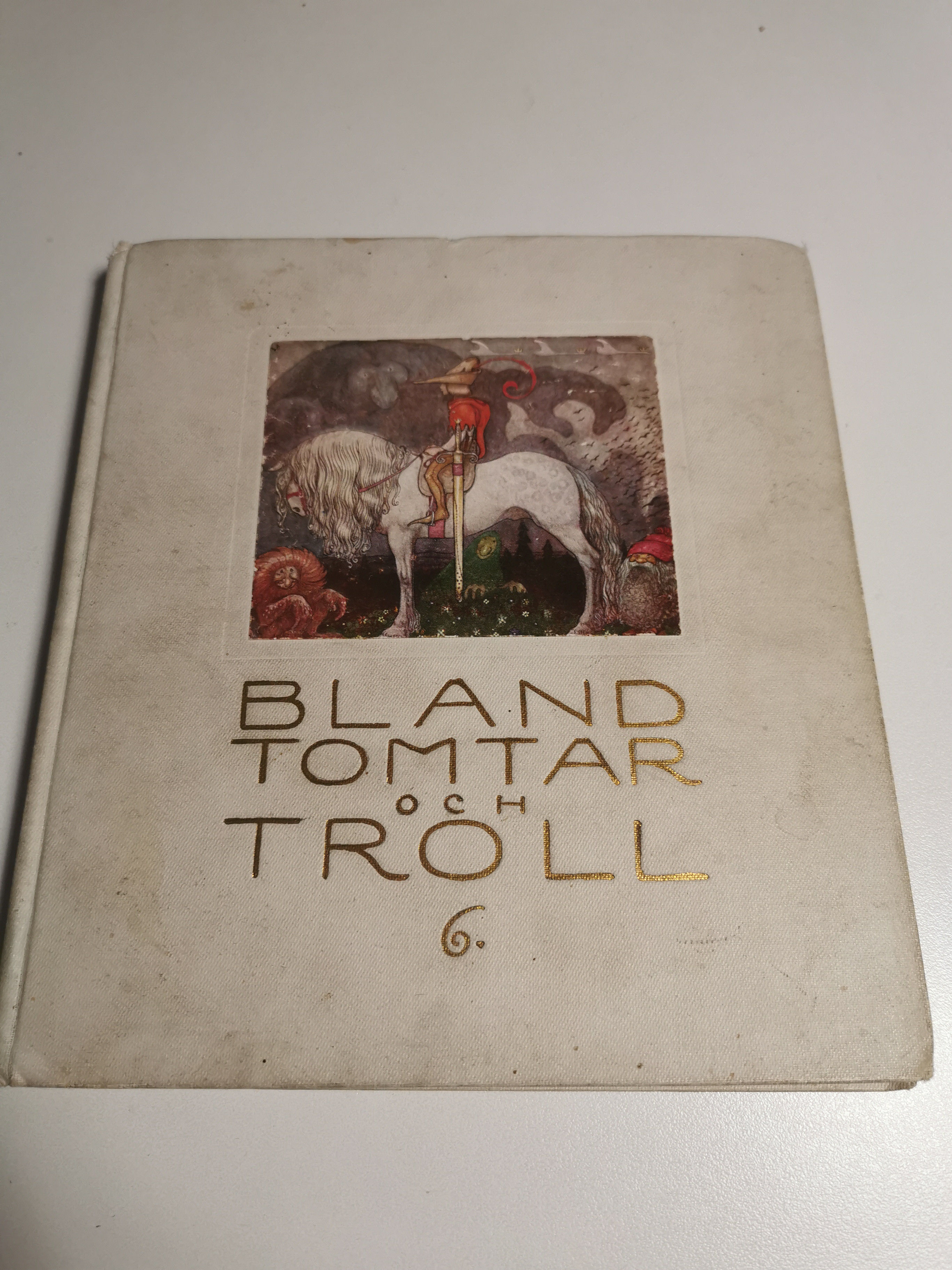 Bland Tomtar och Troll　John Bauer Bland Tomtar Och Troll by John Bauer | White cloth stamped in gold