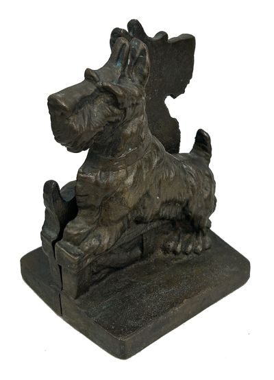 Art Deco Bookends: Scottie dog with front paws Lifted