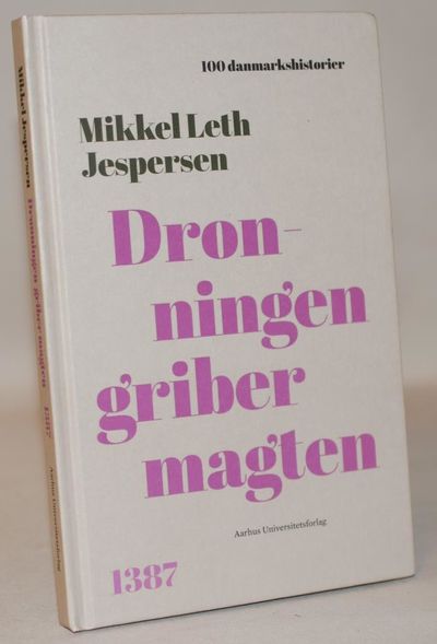 Dronningen griber magten.
