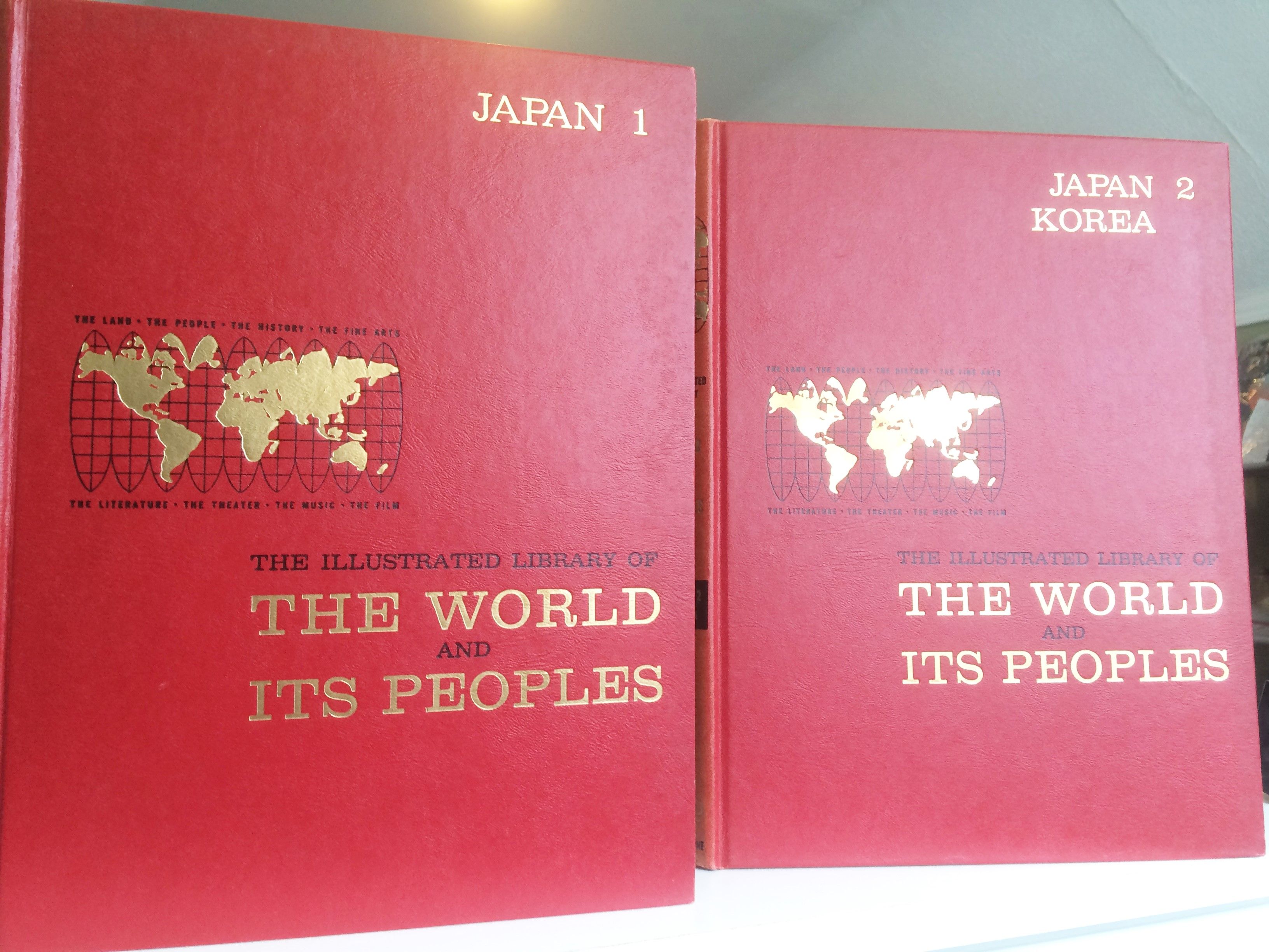 The Illustrated Library of the World and its Peoples (5 volumes) by The