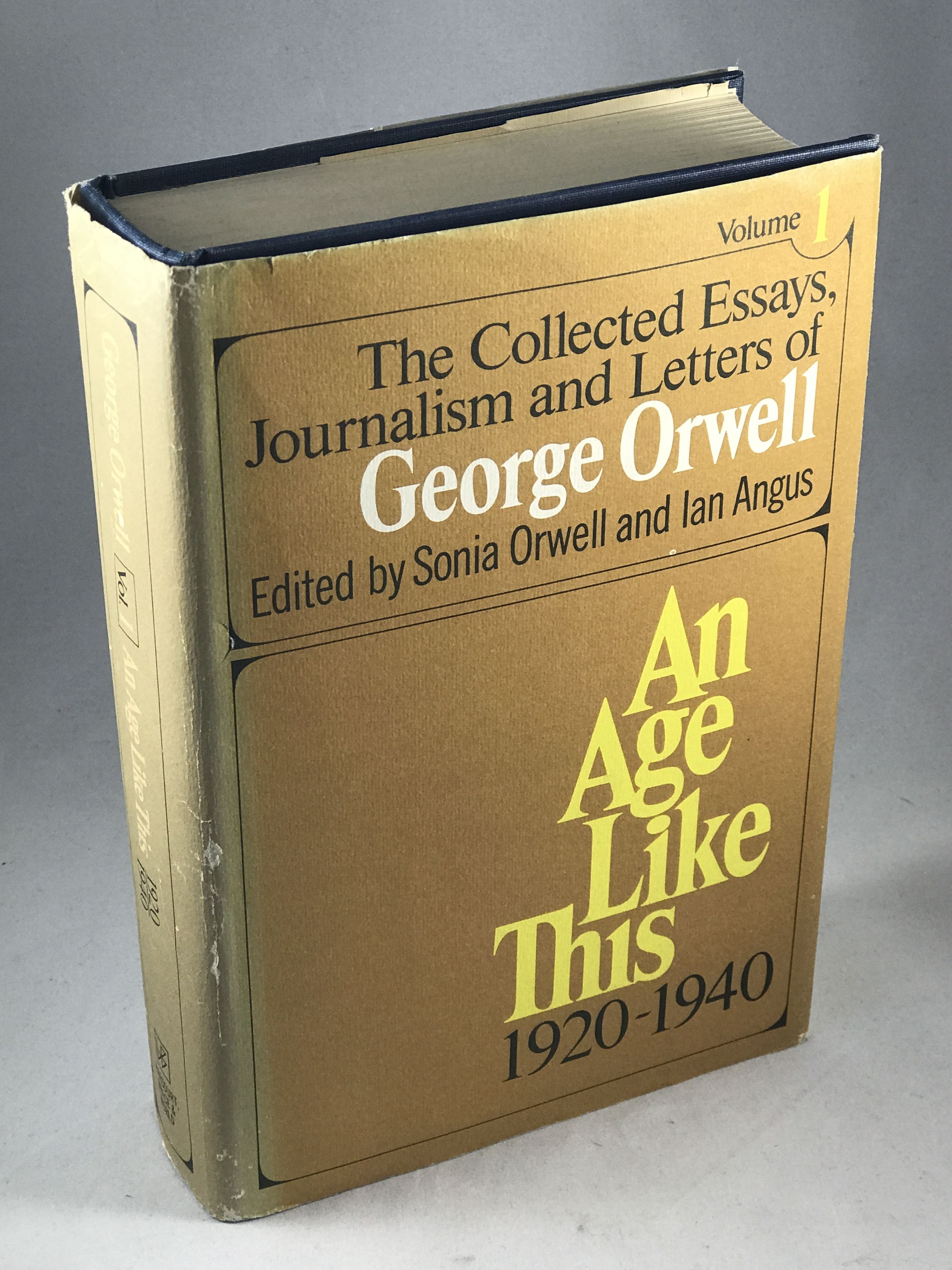 An Age Like This 1920-1940: The Collected Essays, Journalism