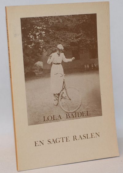 En sagte raslen.