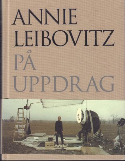 På uppdrag.