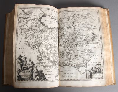 Asia, Of Naukeurige Beschryving van Het Rijk Grooten Mogols, En een groot gedeelte van Indien: Behelfende De Landschappen van Kandahar, Kabul, Multan, Haïkan, Bukkar,... Beneffens een volkome Beschryving van geheel Persie, Georgie, Mengrelie en andere Gebuur-gewesten. 2 works in one volume. (photo 2)