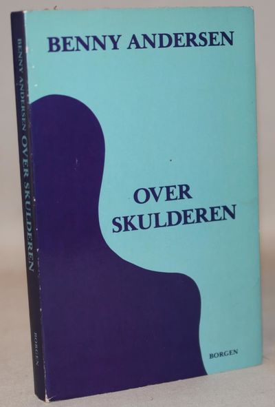 Over skulderen.
