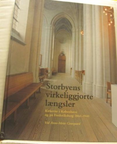 Storbyens virkeliggjorte længsler. Kirkerne i…