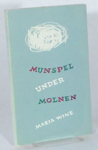 Munspel under molnen.