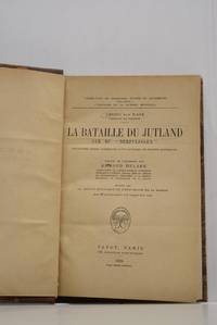 La batalille du Jutland vue du "Derfflinger". Souvenirs anglo-allemands d'un officier de marine allemand. Traduit de l'allemand par Edmond Delage. Annoté par le service historique de l'Etat-Major de la Marine. Avec 22 photographies et 2 croquis hors texte. A LA SUITE: Le succès allemand devant le Skagerrak ou la bataille navale du Jutland. Exposée d'après les archives oficielles de la marine allemande. Par Georg Von Hase. Traduit de l'allemand par André Coigniet.