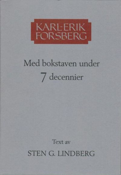 Med bokstaven under 7 decennier.