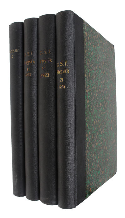 Über die Krümmung des Raumes. + Über die Möglichkeit einer Welt mit konstanter negativer Krümmung des Raumes. + (Einstein's two remarks to the first paper): Bemerkung ... + Notiz ... - [THE CURVATURE OF SPACE] (photo 5)