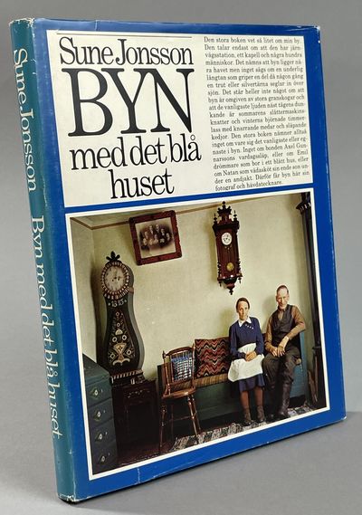 Byn med det blå huset. [Utg. av] Askild &…