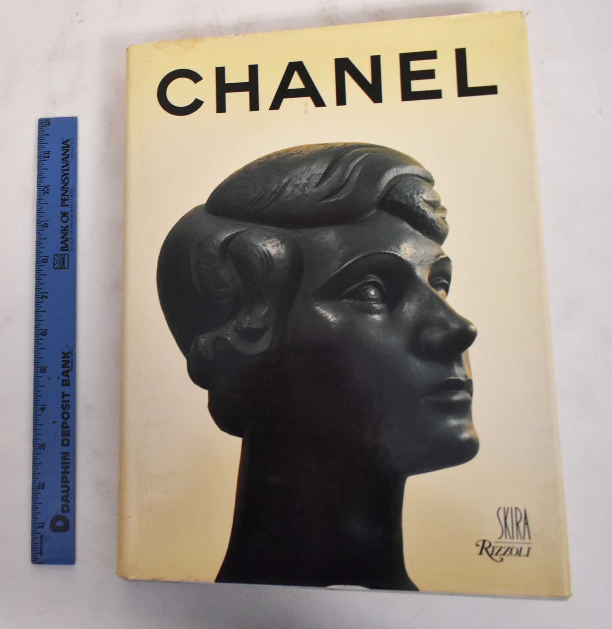 ２００５年　CHANEL BOOK Chanel. 2005. Cloth with dustjacket.: Harold; Bolton, Andrew